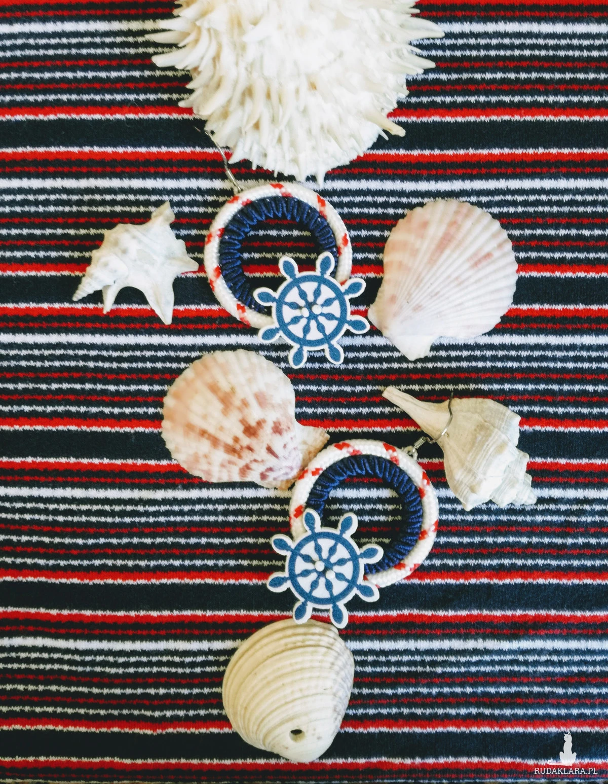 Duże okrągłe kolczyki w stylu marynarskim Round Sailor ze sterem